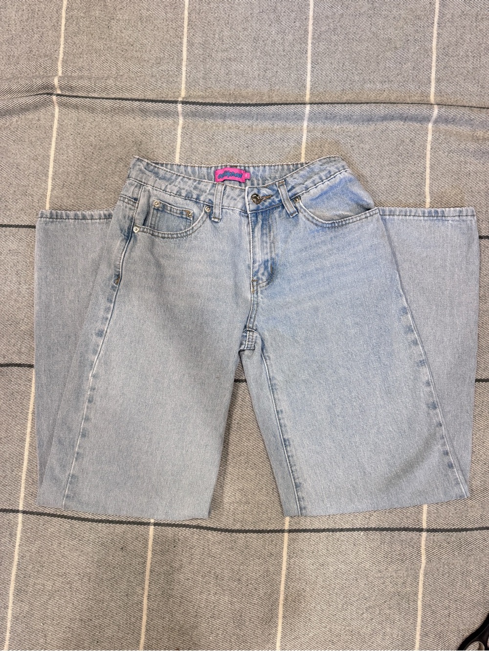 EDIKTED Light Wash Jeans – XS